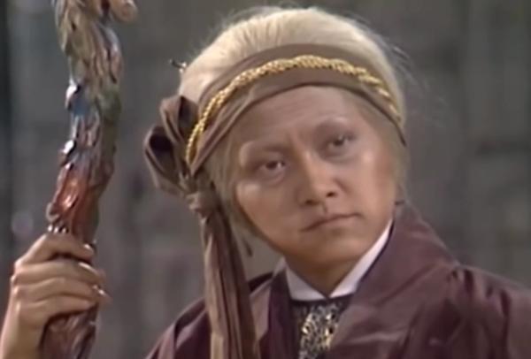 黛绮丝|8版金花婆婆变脸黛绮丝,有人颜值惊艳,有人惨不忍睹