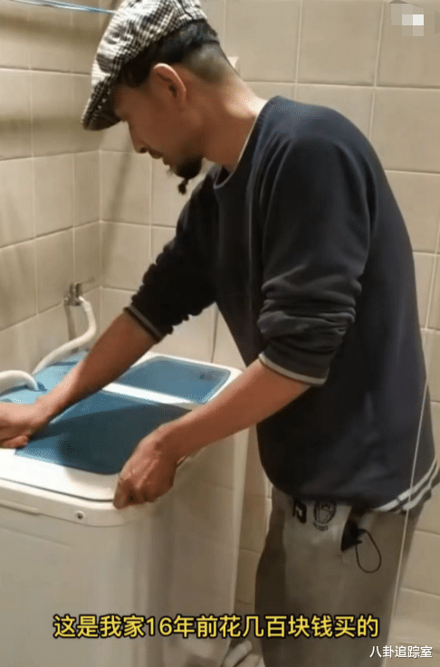 李一桐|阿宝近状显落魄,一人喝酒情绪低落,同是草根明星大衣哥截然不同