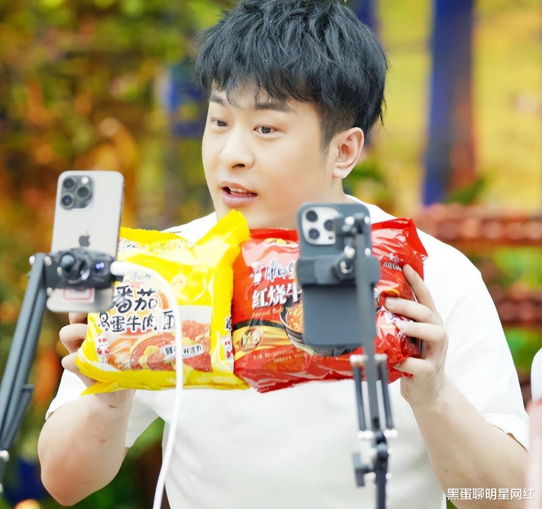 辛吉飞|网红辛巴竖大拇指，盛赞辛吉飞：不愧是我“老辛家人”，真敢说