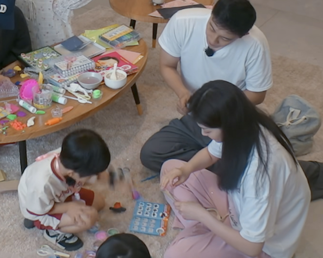 爱情这件小事|爱情这件小事：同样没带过孩子，有人立马学，也有人一开始就摆烂