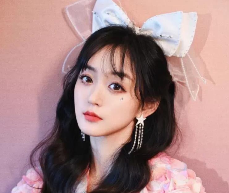 何泓姗|又一女星恋情疑似曝光!和男方相差9岁,疑圈内高颜值偶像