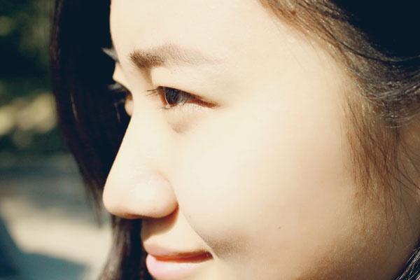 肝脏|肝脏病变，脸上或会发出3个信号，这几件事要常做，可助你排肝毒