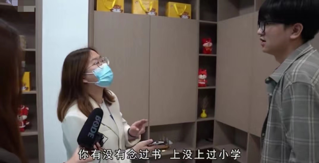 “0.73公斤是不是等于1460克!”广东广州,一男子买了一袋1200克的猫粮