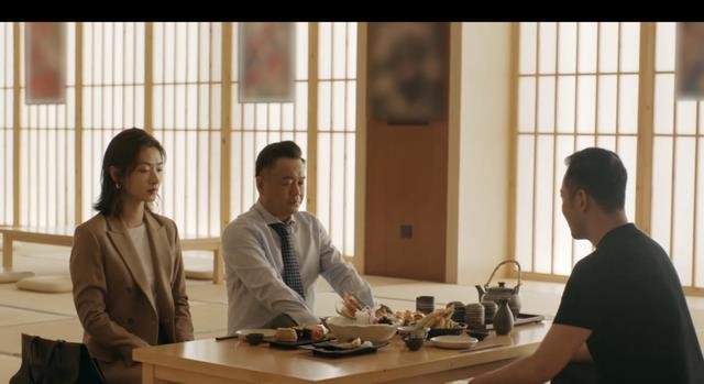 苹果|《简言的夏冬》悬浮的职场商战剧,偏离生活流于套路化