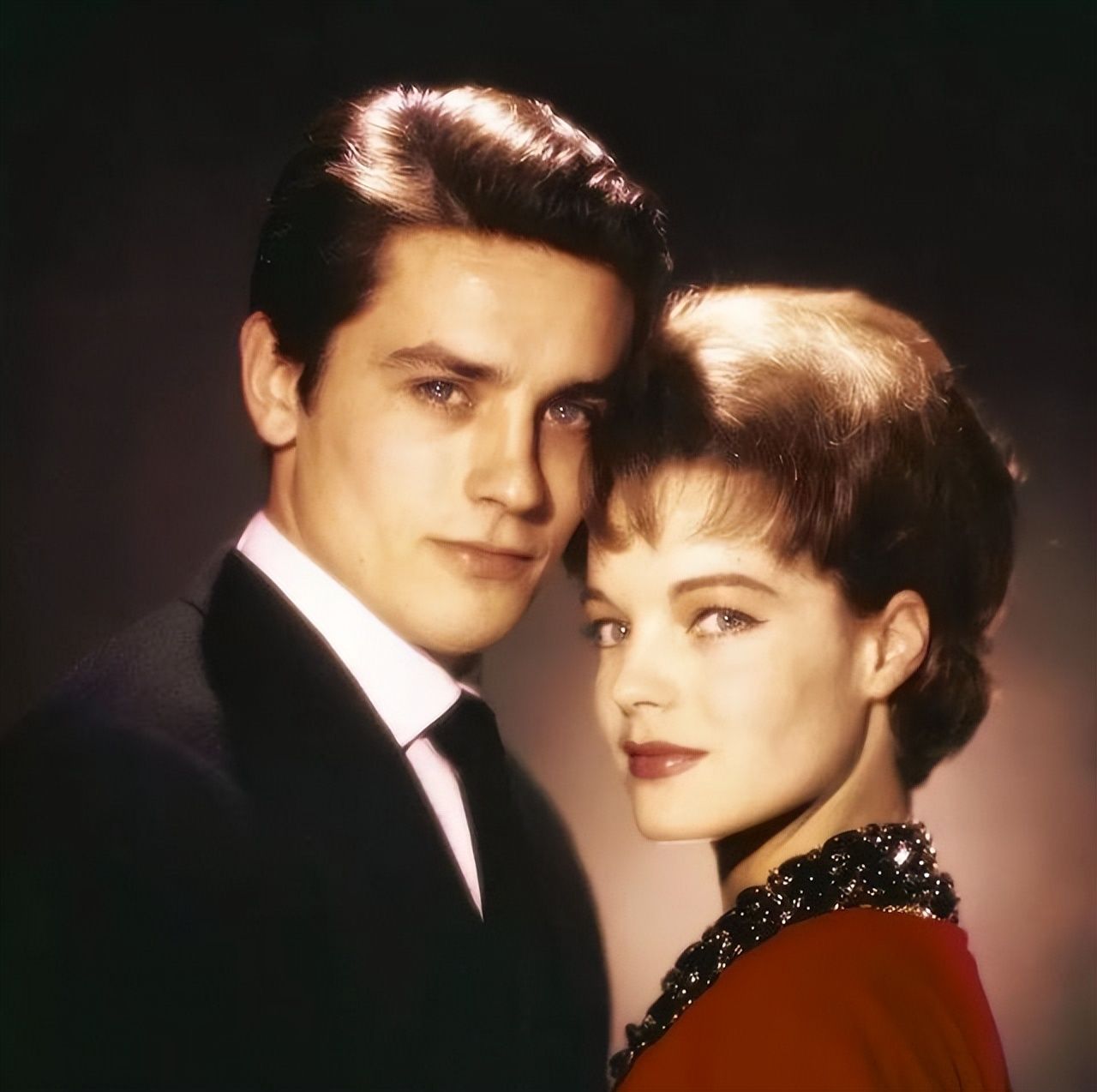 阿兰·德龙|1982年罗密去世,阿兰德龙亲吻棺木守灵3天3夜,迟来的深情有何用