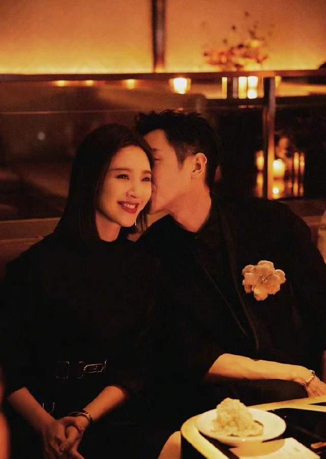 唐艺昕|张若昀唐艺昕出席活动,夫妻甜蜜咬耳朵,恩爱如初