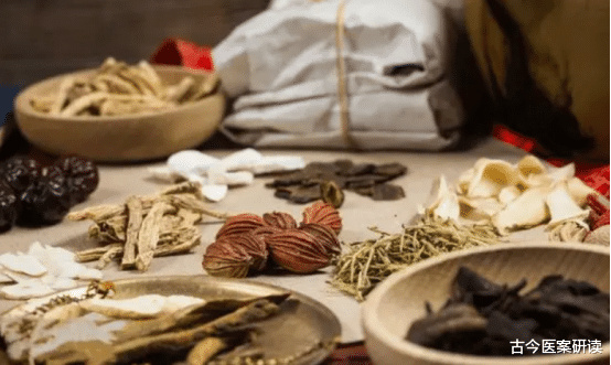 血糖|吃一口胜过6斤山楂,51岁大姐甘油三酯从8.6降至1.3,医生:值得学习