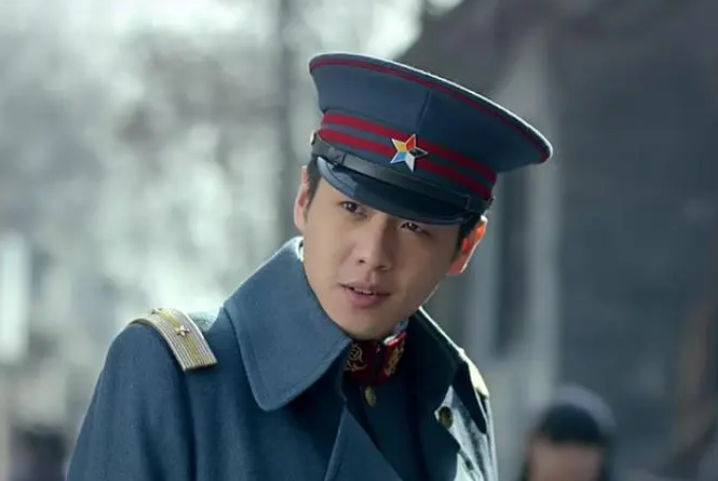 李庚希|让人迷惑的两张图，一张让人分不清谁是女主，一张不知道谁最帅