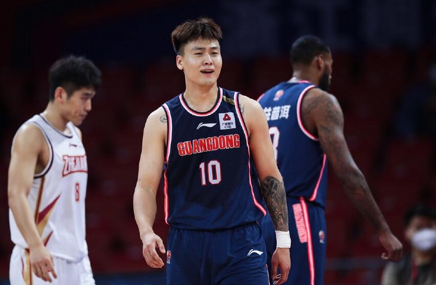 广东男篮|广东男篮3人合同确定！杜锋拒绝挖墙脚，新赛季冲冠有戏