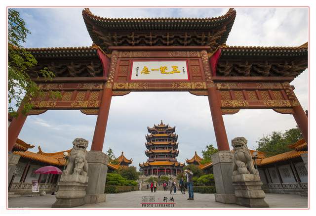 汉高祖六年,,始置沙羡县,为武昌县建县之始,治涂口,隶江夏郡.