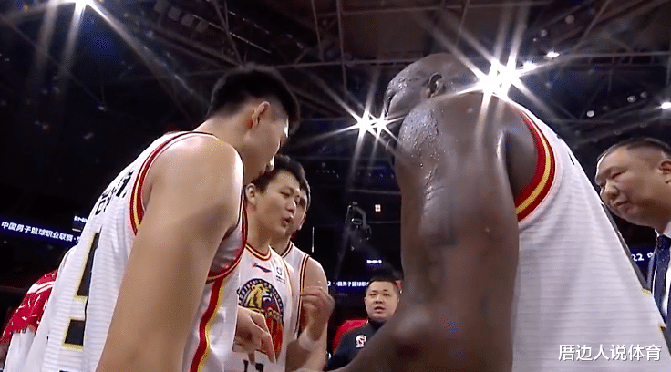 琼斯|全场仅休息44秒！琼斯最后时刻客串教练一幕曝光：CBA最超值外援