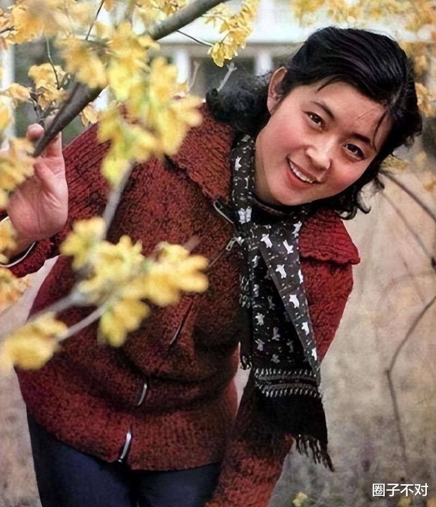 倪萍|倪萍:三婚两次失败,为救儿子给冯小刚下跪,46岁嫁导演终获幸福