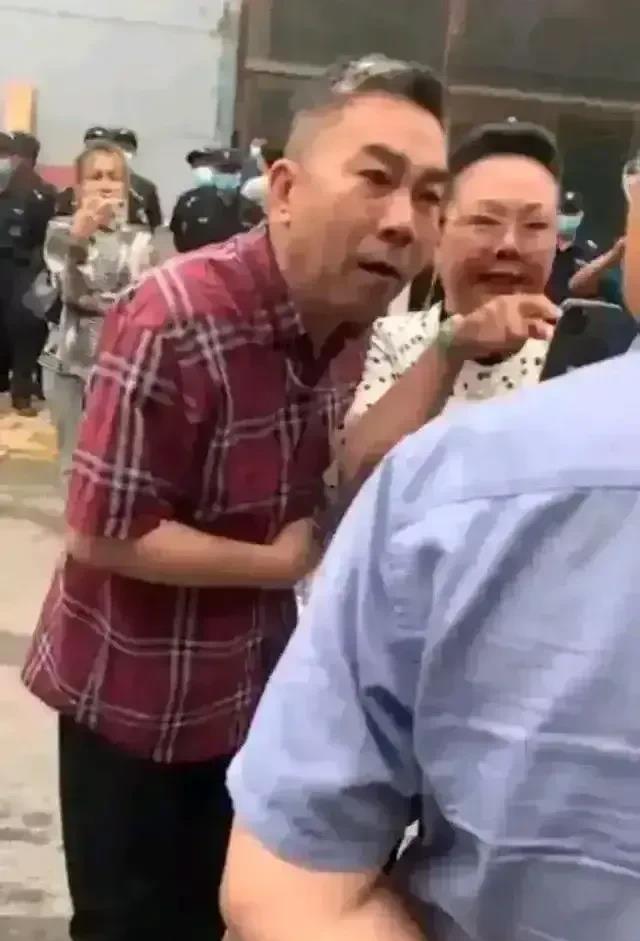 杨议|恬不知耻！著名相声演员杨议炮轰国内观众素质差，见不得明星赚钱