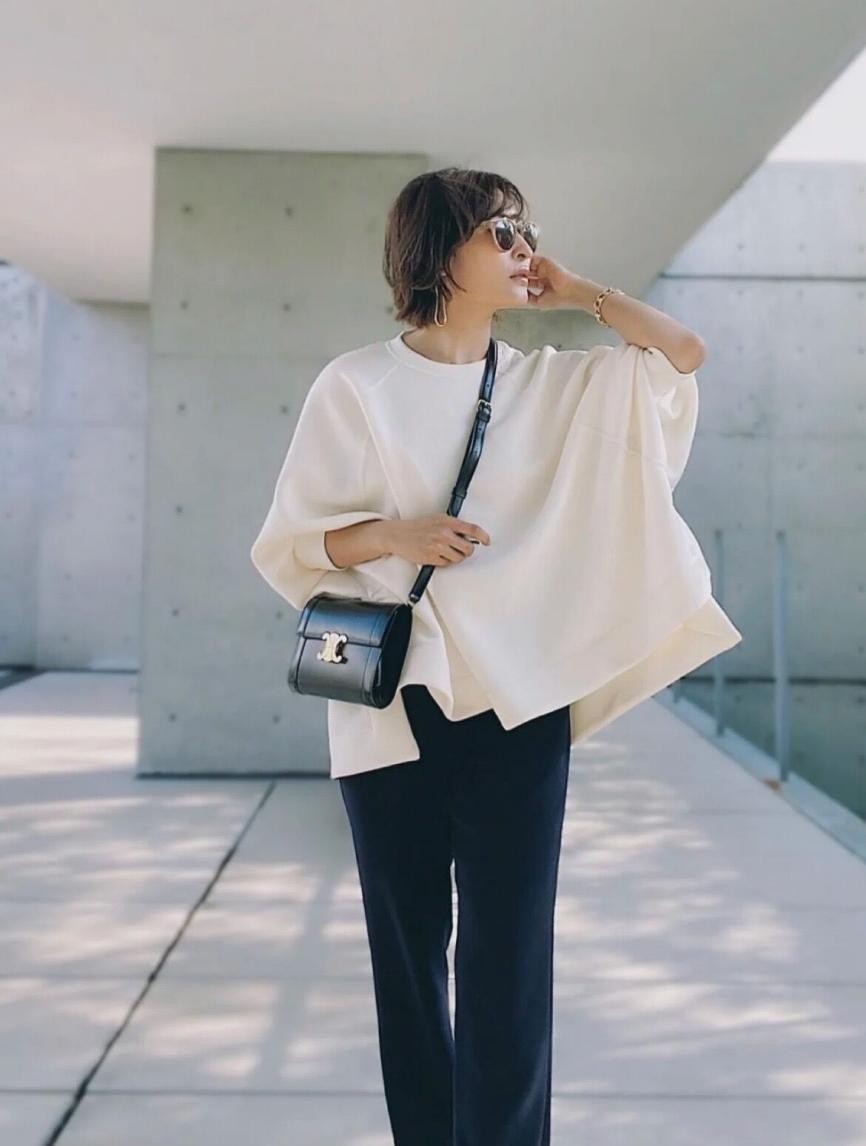 短发 40岁以后剪短发没有女人味?学这位日系博主这样打扮,优雅又知性