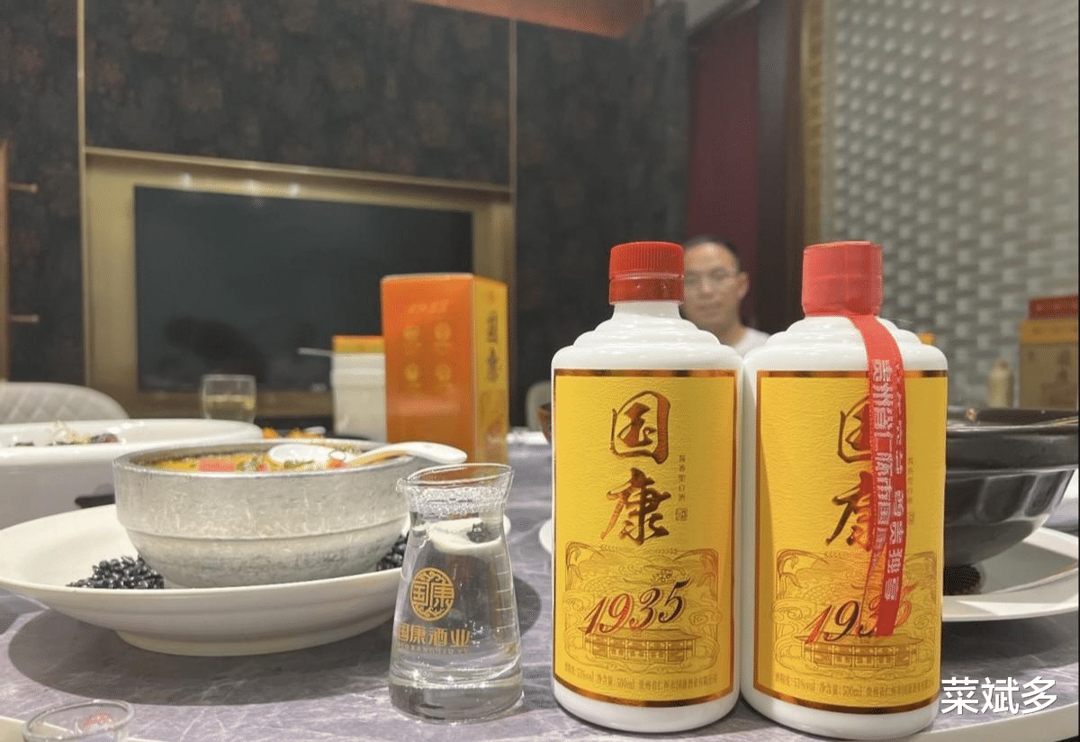 小伙参加前女友婚礼,全程一言不发,婚礼结束后竟做出“奇葩事”