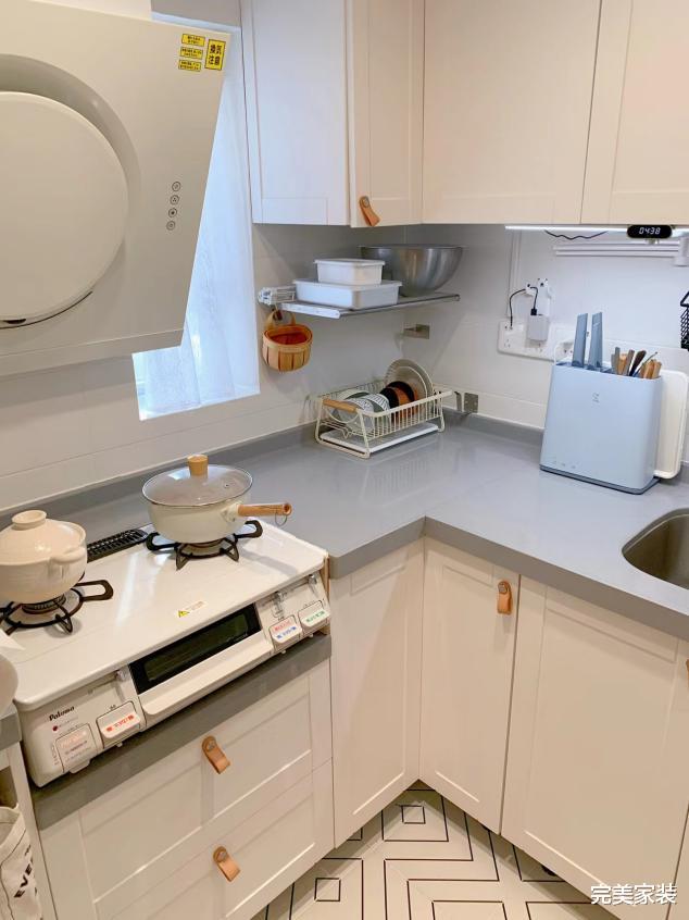 厨房不一定大的就好,看看日本3㎡的小厨房,干净整洁没有油污!