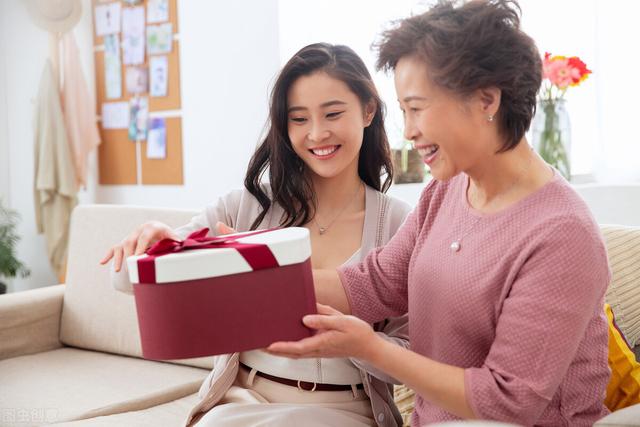 婆婆不请自来居住,每天催儿媳生二胎,儿子:先给钱!