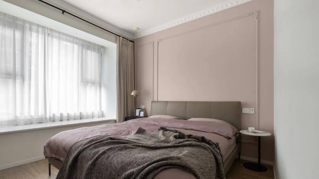 床头这样设计,连床头柜都省了,真是太好用了!