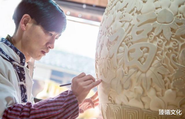 雕刻|【臻曦文化】瓷器上的艺术手段—雕刻瓷
