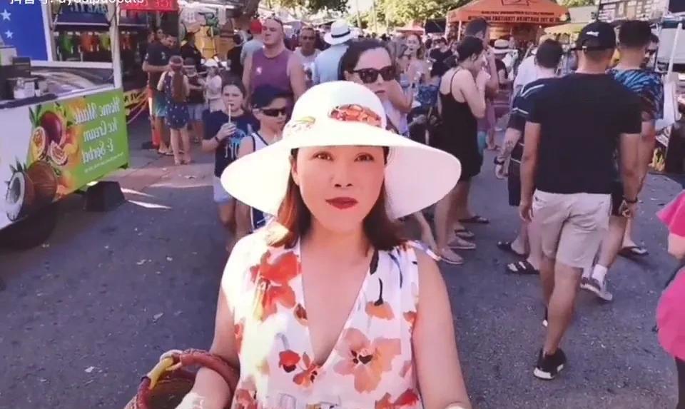 00后|56岁田震回国捞金!翻唱周杰伦歌曲被00后追捧,模样精致好多