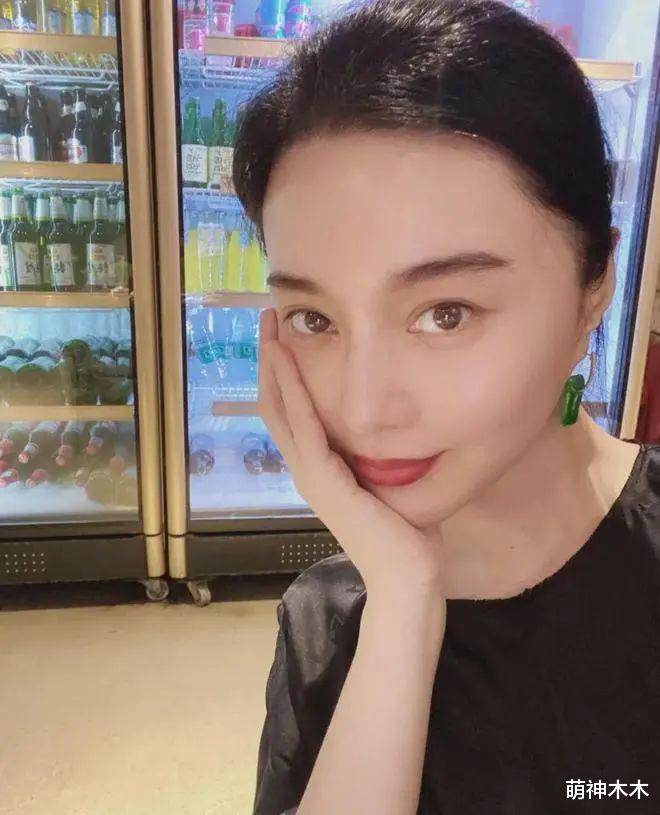 生图 事业凉凉五年，41岁范冰冰最新活动生图模样都变了，脸又肿又僵