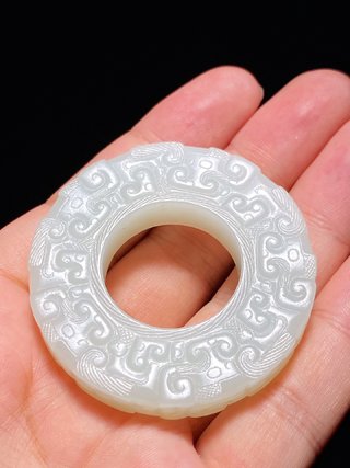 和田玉籽料|清乾隆 和田玉籽料 脂白玉 蟠虺纹 出廓环 玉环 挂件