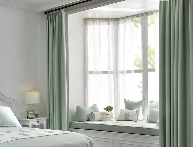 飘窗窗帘，靠墙挂还是靠窗挂？这样挂，好看又实用