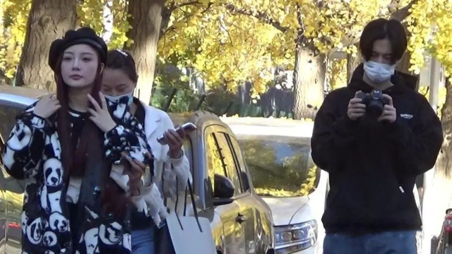 李小璐|41岁李小璐与小鲜肉疑似新恋情,拍照诳家居店,估计是位摄影师