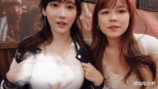 |沫子豚豚线下碰面，当场挺胸比身材，沫子嘴硬不服输