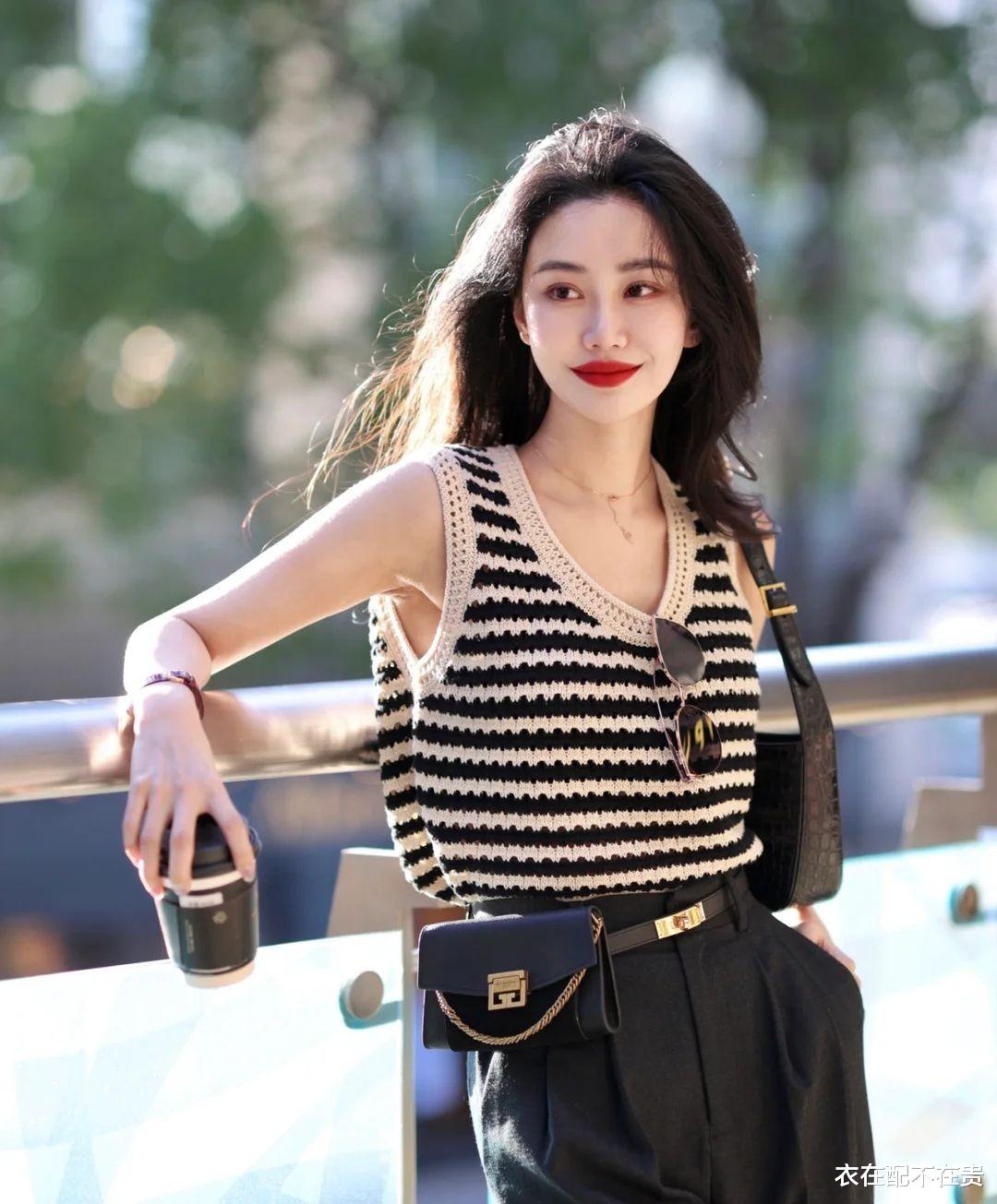 建议夏天少穿T恤，多穿这4种上衣，精致高级，配裙子、裤子都时髦