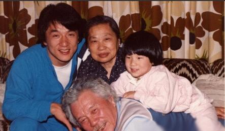 成龙|成龙曾说:我不是你们想象中每天风花雪月的人,我生活中十分苦闷