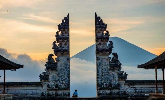 露营|大骗局！凭一块“镜子”骗了许多游客，网友：太坑了