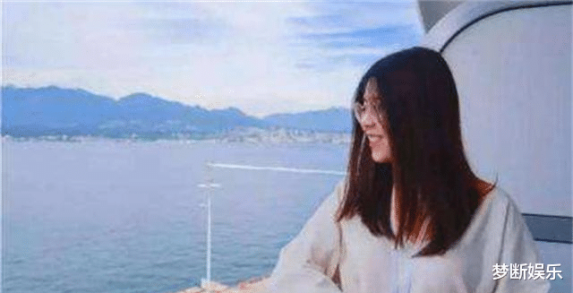 被支付宝一亿砸中\锦鲤女孩\, 一年游遍全国，刷爆信用卡生活堪忧