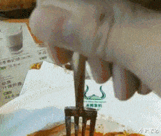 当女生宿舍遭遇洪水以后...床底下的秘密都飘上来了