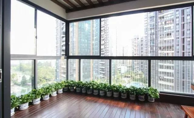 我家203㎡大平层,全屋70万装修大气极了,衣帽间老婆最爱,晒晒