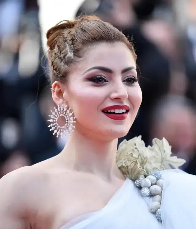 戛纳电影节|2022戛纳电影节首日红毯现场群星闪耀