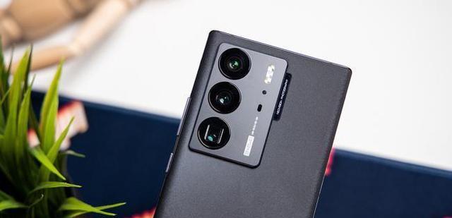 中兴|中兴不服输，16+1024GB新机上市，屏下镜头+6400万三主摄