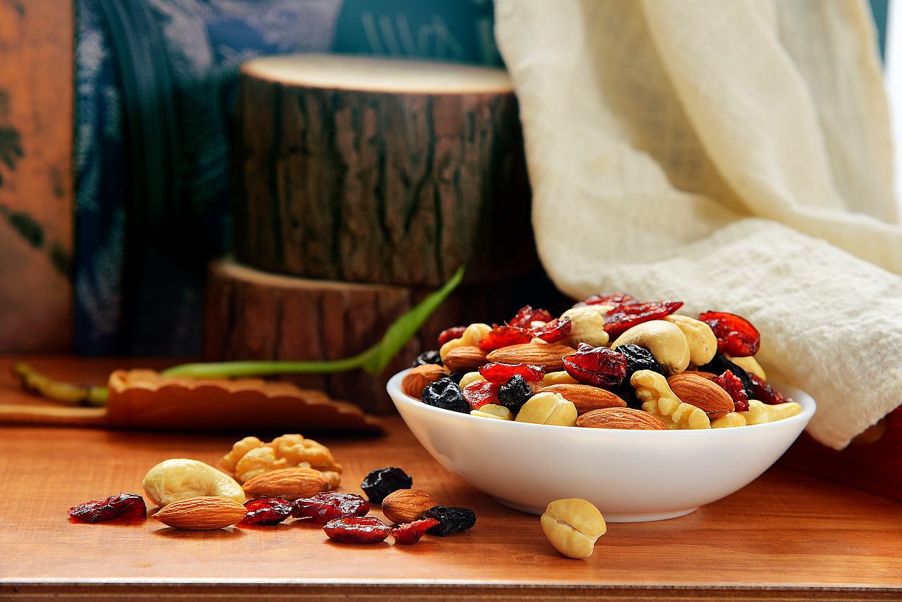 霜降|人到中老年，过日子别太节俭，这4种健康零食不妨吃点，比瓜子强