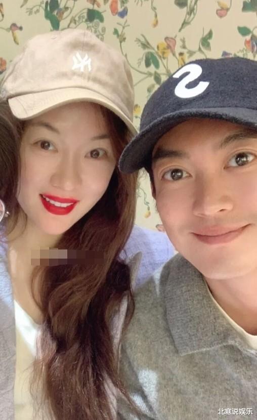 金·卡戴珊|杜江夫妇逛街被偶遇!霍思燕脸只巴掌大,亲密挨老公力破不和传言