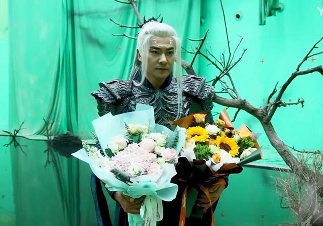 白梦妍|《长月烬明》澹台烬受伤路透,瞎眼断手好惨,于波的妖王真帅!