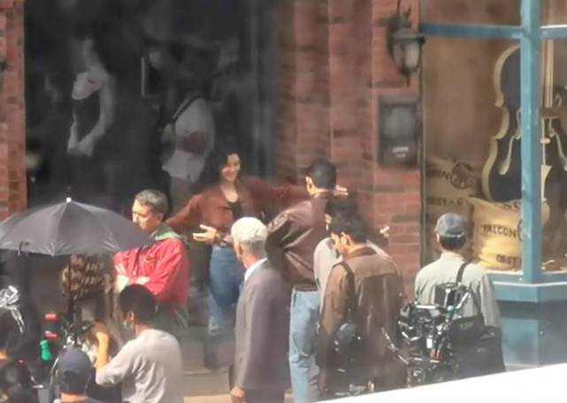 刘德华|?刘德华在哈尔滨拍戏被偶遇，路人质疑他身高不到一米五