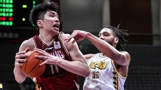 NBA|太横了！隔扣中国男篮新人王！NBA探花刚来就成第一中锋