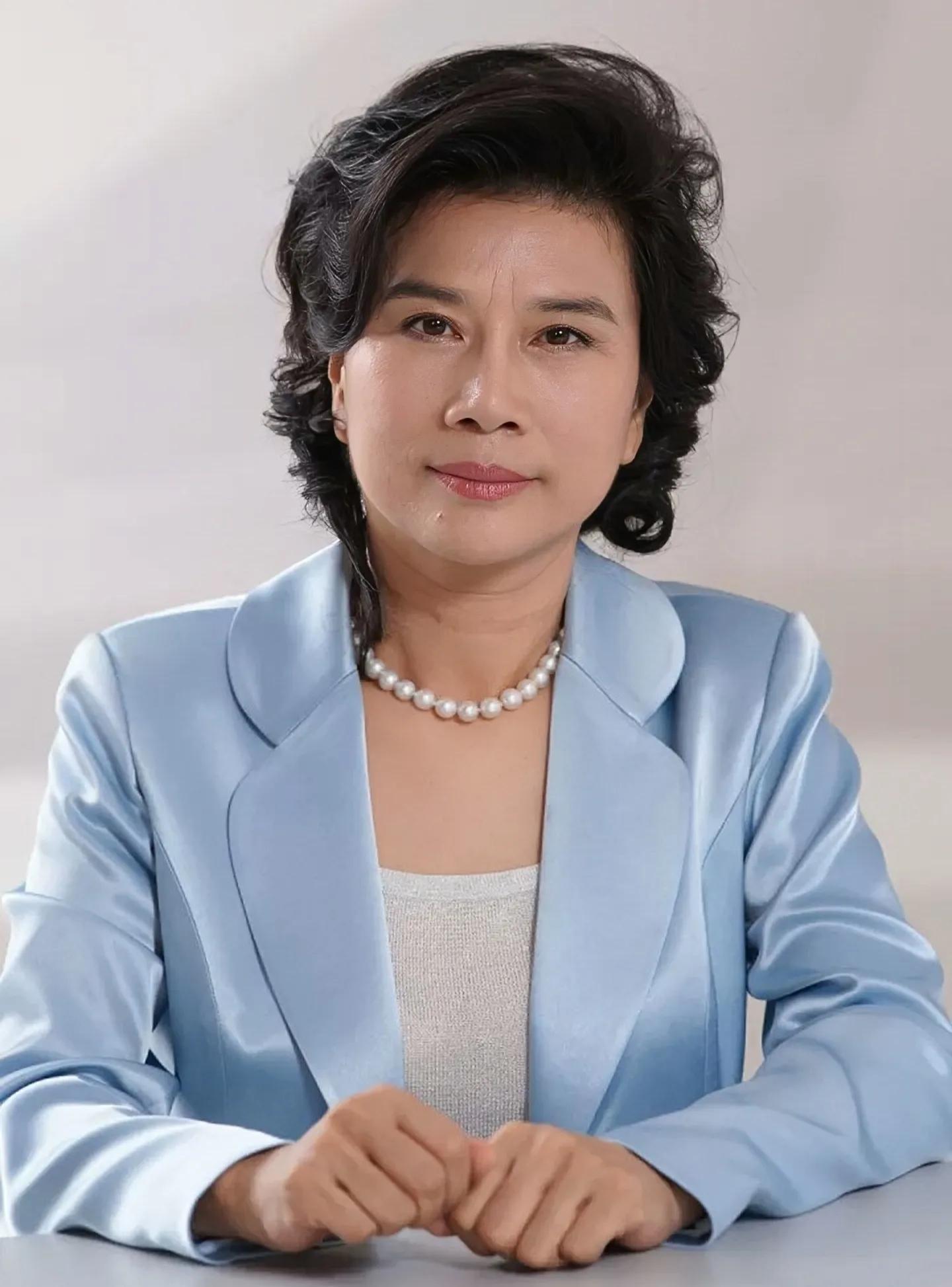 董明珠|?董明珠：为儿子董东东放弃再婚的念头，儿子40岁未婚让她担心！