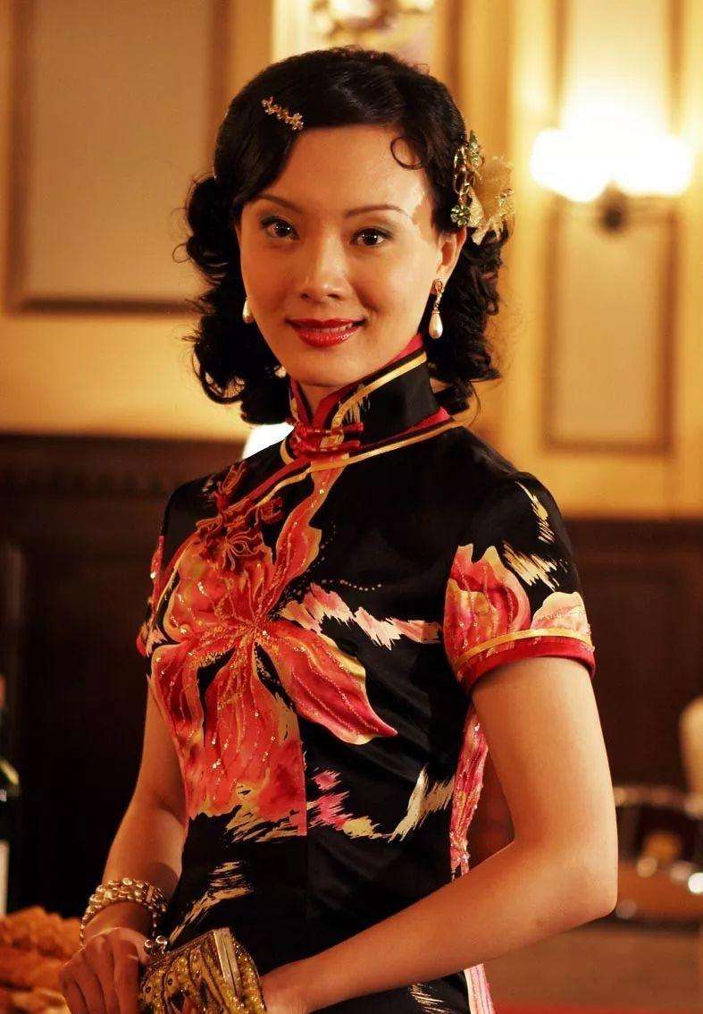 赵丽颖|同样穿“旗袍”，把杨颖和许晴陈数等人放一起看，差别就出来了