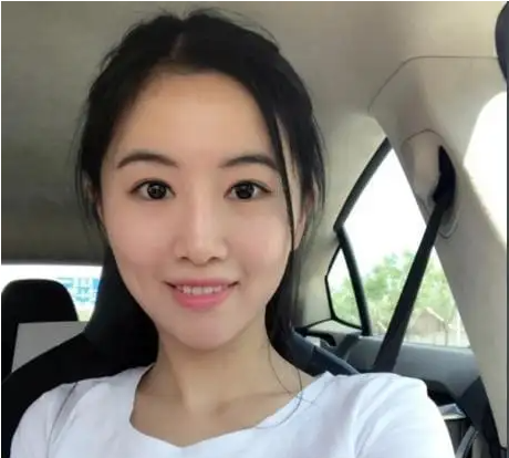 海南海口,女子杨某是一名90后,人长得漂亮,身边的追求者也多