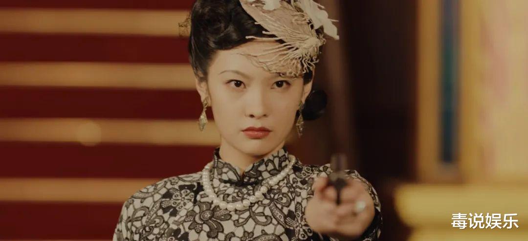 传家|《传家》中阿媛的坐姿,看得出是精心设计,和角色本质相呼应