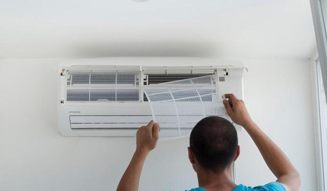 空调|空调不制热宝妈找人维修,一看操作不淡定了:花300块买个教训?