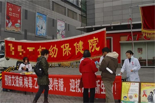 为何染上艾滋病的老人越来越多?两位过了60岁的老人说了大实话