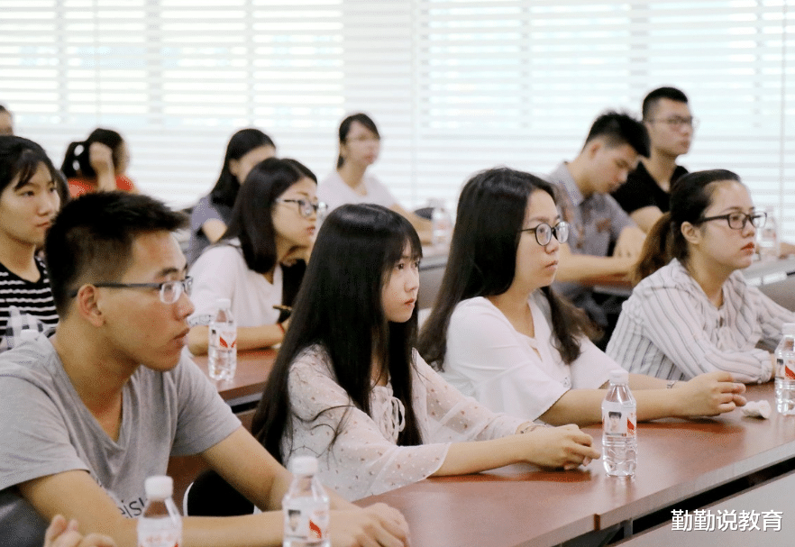 求职|“你还有脸回家?”二本女生被父亲嫌弃,网友看到原因后力挺父亲