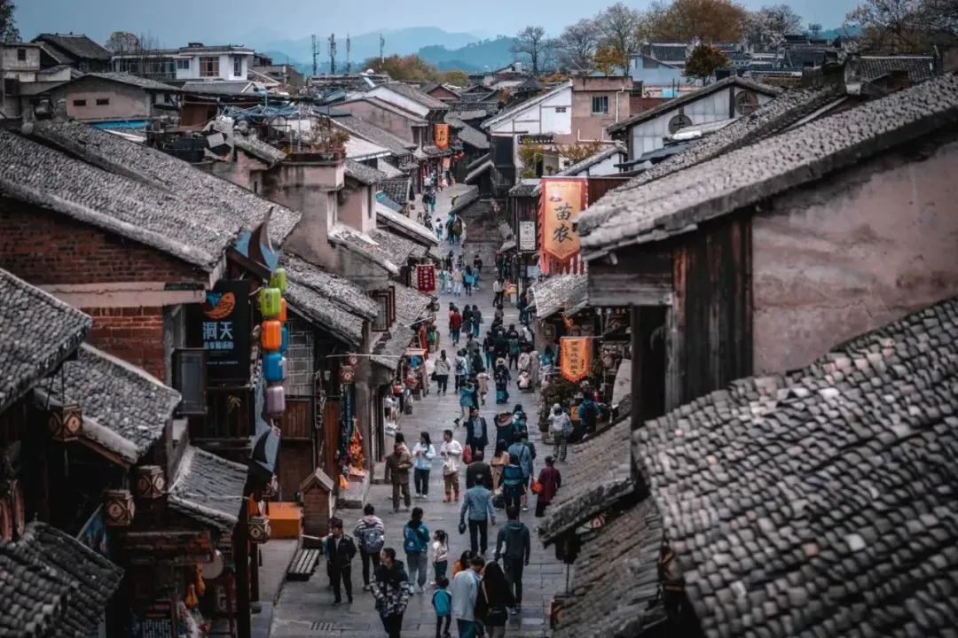 贵州|机票低至¥200,比九寨更惊艳,这座夏日23度的中国凉都,嗜酸又爱辣!